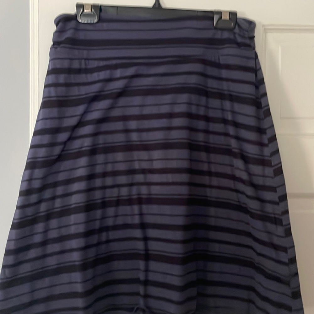 Akini skirt. Euc